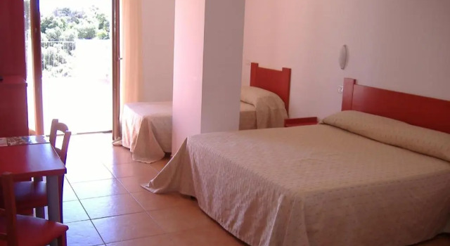 Четырёхместный номер Standard с балконом Hotel Delle More