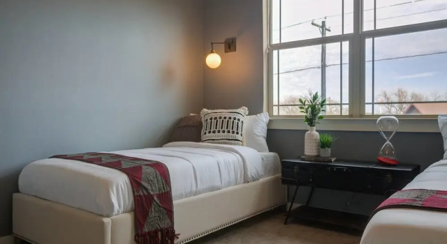 Spacious 3br/3ba Minutes From DT by Domio, Забронировать Отель Отели Остина с парковкой, рядом с Saint Edwards University Baseball Field, Парковка