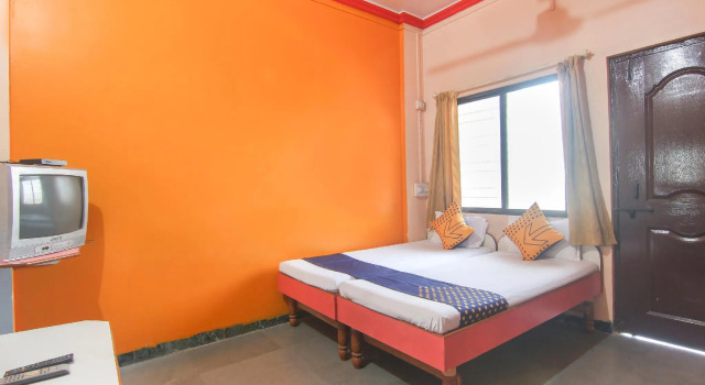 SPOT ON 66033 New Surekh Lodge