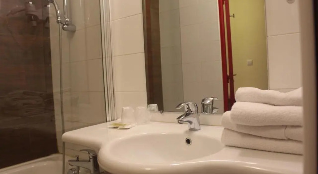 Четырёхместный номер Standard Euro Hôtel Paris Créteil