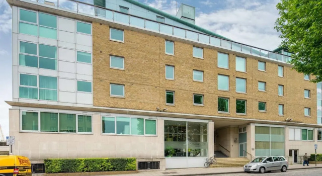 Light Modern Flat With Balcony Over River Thames!, Забронировать Отель Отели Англии 3 звезды, 3*