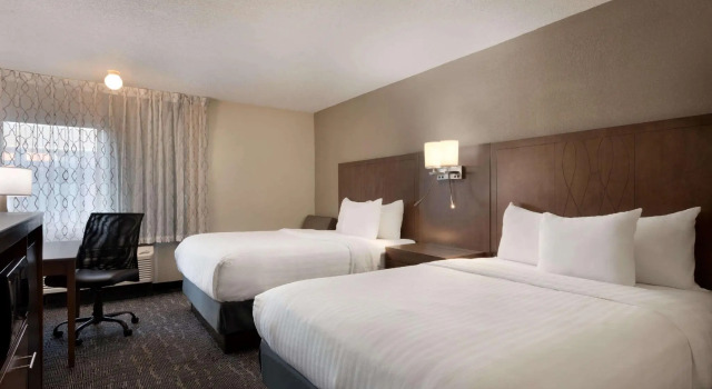 Четырёхместный номер Standard Baymont by Wyndham Des Moines North