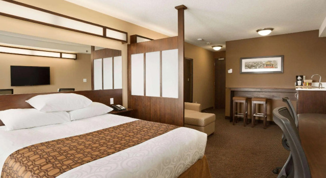 Номер Business Microtel Inn & Suites by Wyndham Blackfalds Red Deer North