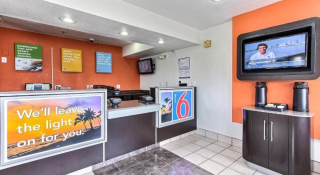 Motel 6 Salinas, CA - North Monterey Area