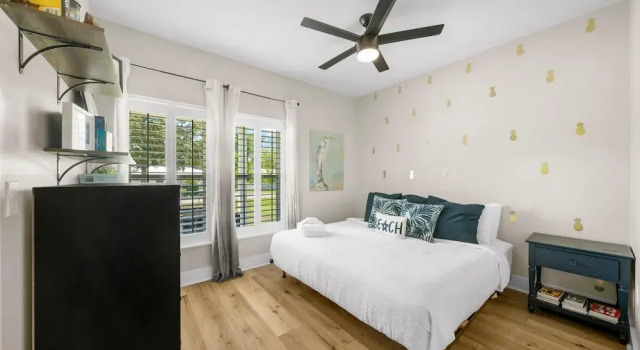 Коттедж с видом на сад Beach House - 6th Street Retreat by PHG