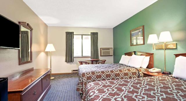 Четырёхместный номер Standard River Hill Inn & Suites