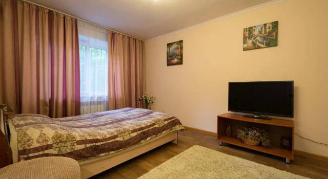 Apartment Nadezhda at Zheltoskan 77/79, Забронировать Апартаменты/квартира Апартаменты Алматы, рядом с Станция метро Алмалы, Апартаменты/квартира