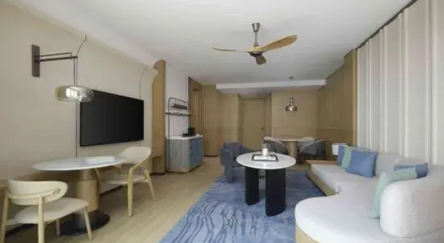 Люкс с 2 комнатами с видом на море Beihai Marriott Resort