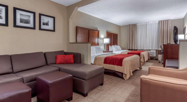 Четырёхместный люкс Comfort Inn & Suites Hays I-70