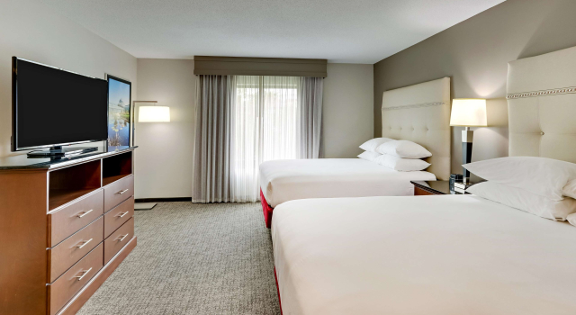 Четырёхместный люкс с 2 комнатами Drury Plaza Hotel St. Paul Downtown