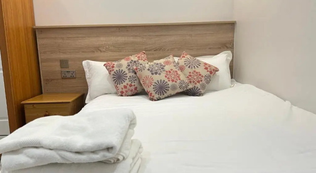 Апартаменты Spacious Entire Two Double Bedrooms Flat, N 3
