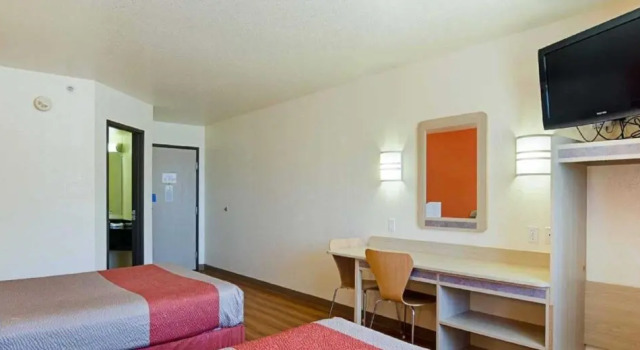Четырёхместный номер Standard Отель Econo Lodge