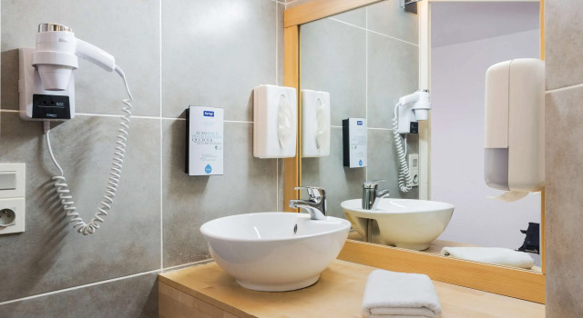 Трёхместный номер Standard Kyriad Caen Sud