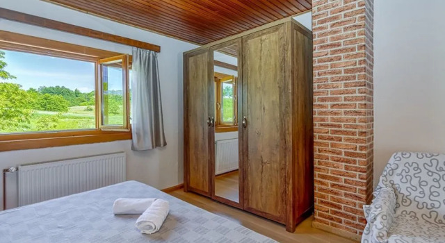 Child Friendly Rural House Jeka, Đặt Nhà nghỉ dưỡng Nhà tranh ở Karlovac county, Nhà tranh