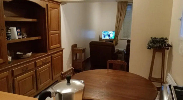 Апартаменты Appartement de ville avec cour privée
