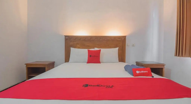 Economy Zimmer RedDoorz Plus near RSUD Majalengka