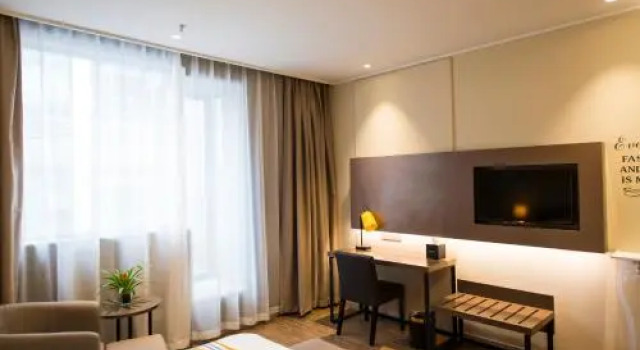 Home Inn Plus Shanghai Yushan Road Yuanshen Sports Center, Varaa Hotelli Shanghai Shanghai