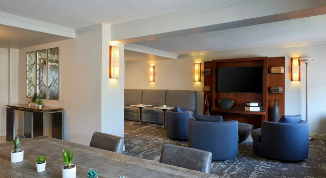 DoubleTree by Hilton Minneapolis Airport, MN, Varaa Hotelli Hotellit Minnesota pysäköinnillä, Pysäköinti