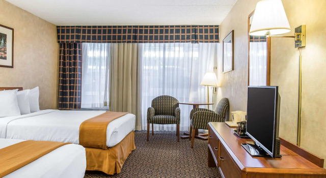 Четырёхместный номер Standard Quality Inn and Conference Center