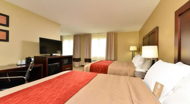 Двухместный люкс c 1 комнатой Days Inn & Suites by Wyndham Manheim Lebanon