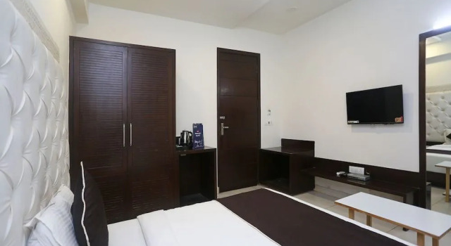 OYO 18422 Central Grand