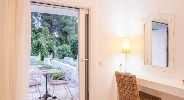 Полулюкс Skiathos Holidays Suites & Villas