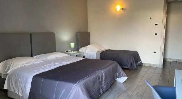 Трёхместный номер Standard Victoria Hotel