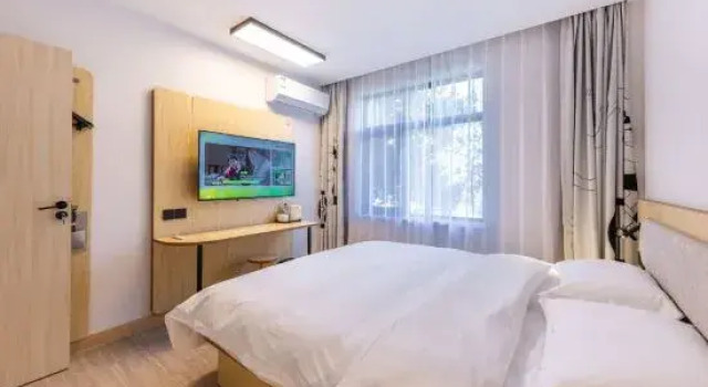 Люкс Hi Inn (Tianjin Shengli Dajie Jinghai County Hospital)