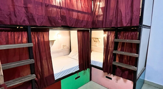 Mad Squad Hostel, Забронировать Хостел Варанаси штат Уттар-Прадеш