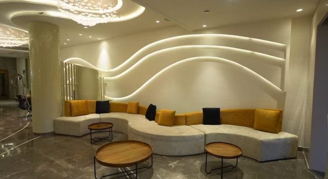Hotel Casa Divine, Забронировать Отель Отели Исанагара с парковкой, Парковка