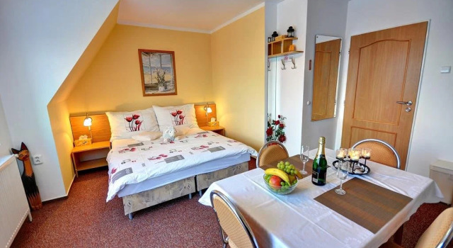Penzion Medovil, Rezerwuj Hotel Hotele w Jizera Mountains z parkingiem, Parking