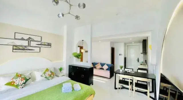 Трёхместный люкс с видом на реку Lanyueju Riverside Vacation Boutique Stay (Gaozhuang Xishuangjing Starlight Night Market)