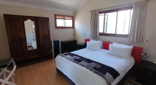 Люкс Deluxe Swiss Cottage Guest House