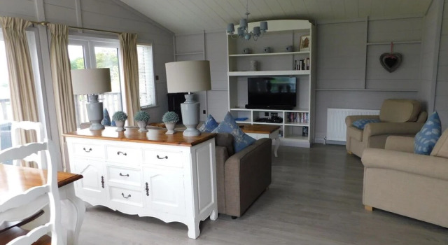 Beautiful 2-bed Lodge in Bury St Edmunds, Забронировать Дом для отпуска Бери-Сент-Эдмундс Суффолк