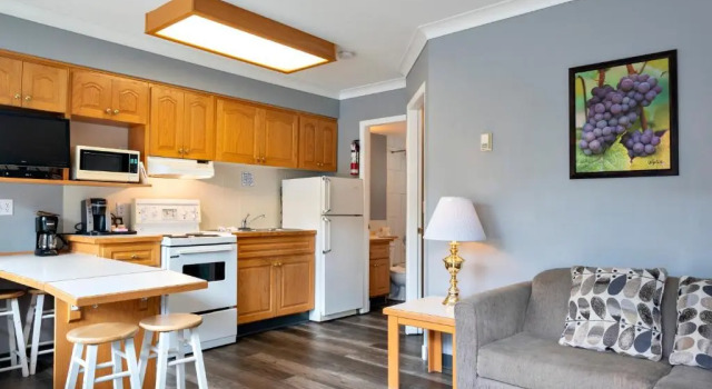 Люкс c 1 комнатой Tiki Shores Inn & Suites