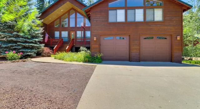 Hot Tub & Game Room: All-season Pinetop Cabin