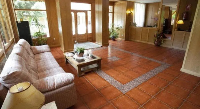 Hotel Estanys Blaus, Varaa Hotelli Lladorre 
