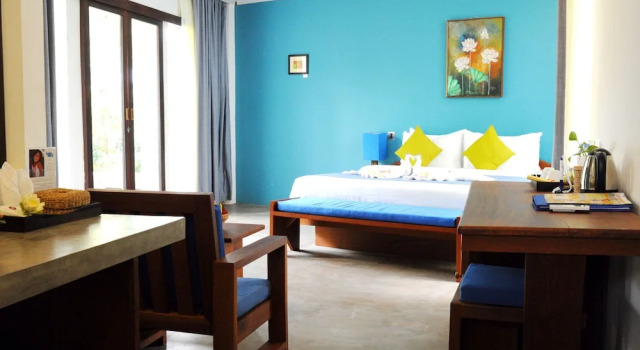 Люкс с балконом Chez Moi Suite and Spa