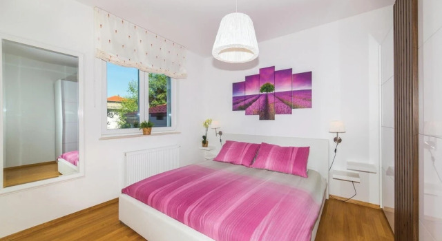 Stunning Home in Kastel Gomilica With Wifi and 4 Bedrooms
