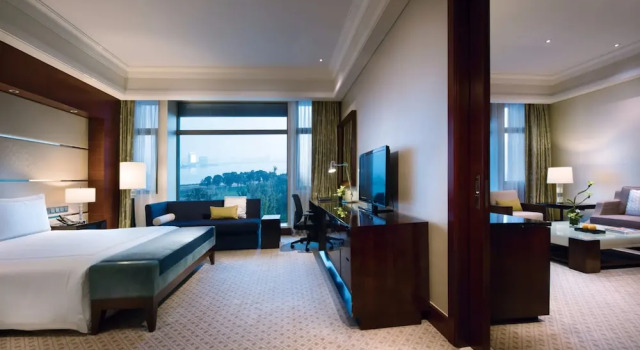 Люкс Business с видом на окрестности Jinji Lake Grand Hotel
