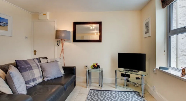 Spacious Apartment in Saint Ives near Beach
