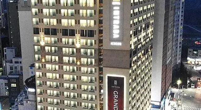 Трёхместный семейный номер Deluxe Intrada Icheon Hotel