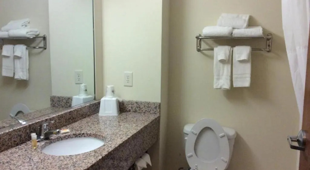 Номер Standard Days Inn by Wyndham Greensboro NC