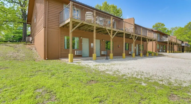 Cozy Branson Townhome 1 Mi to Silver Dollar City!