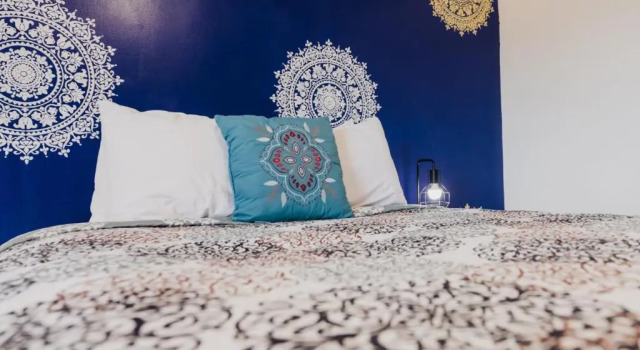 Апартаменты Home Style Apartments - 1 & 3 BR Suites with Full Kitchen