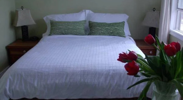 Rosa's Bed and Breakfast, Забронировать Отель Кингстон Тысяча островов, рядом с International Hockey Hall of Fame Museum