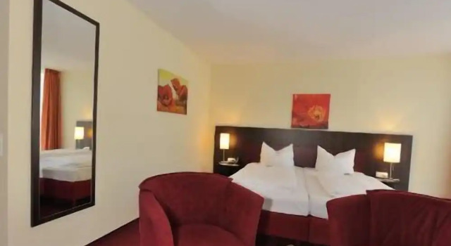 PANORAMA HOTEL in Neustadt an der Weinstraße, Забронировать Отель Нойштадт-ан-дер-Вайнштрасе Wine Route