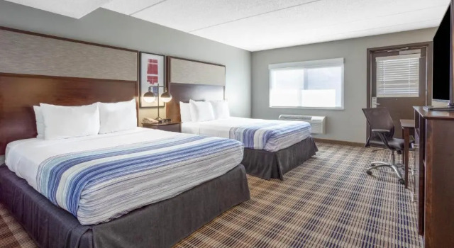 Двухместный номер Deluxe AmericInn by Wyndham Madison South