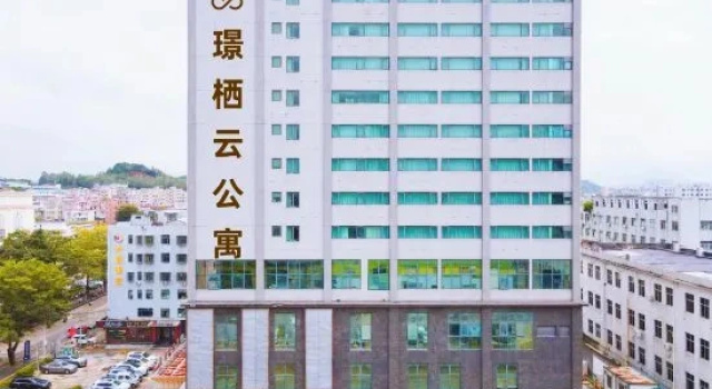 Jingqiyun·CLOUD Apartment (Shenzhen Longgang Central Xinsheng Metro Station Branch), Book Lejlighed Hoteller i Guangdong med parkering, Parkering