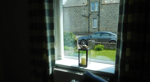 WELCOMEHOUSE close to east beach, shops, restaurants and RAF base, Prenota Hotel Lossiemouth 